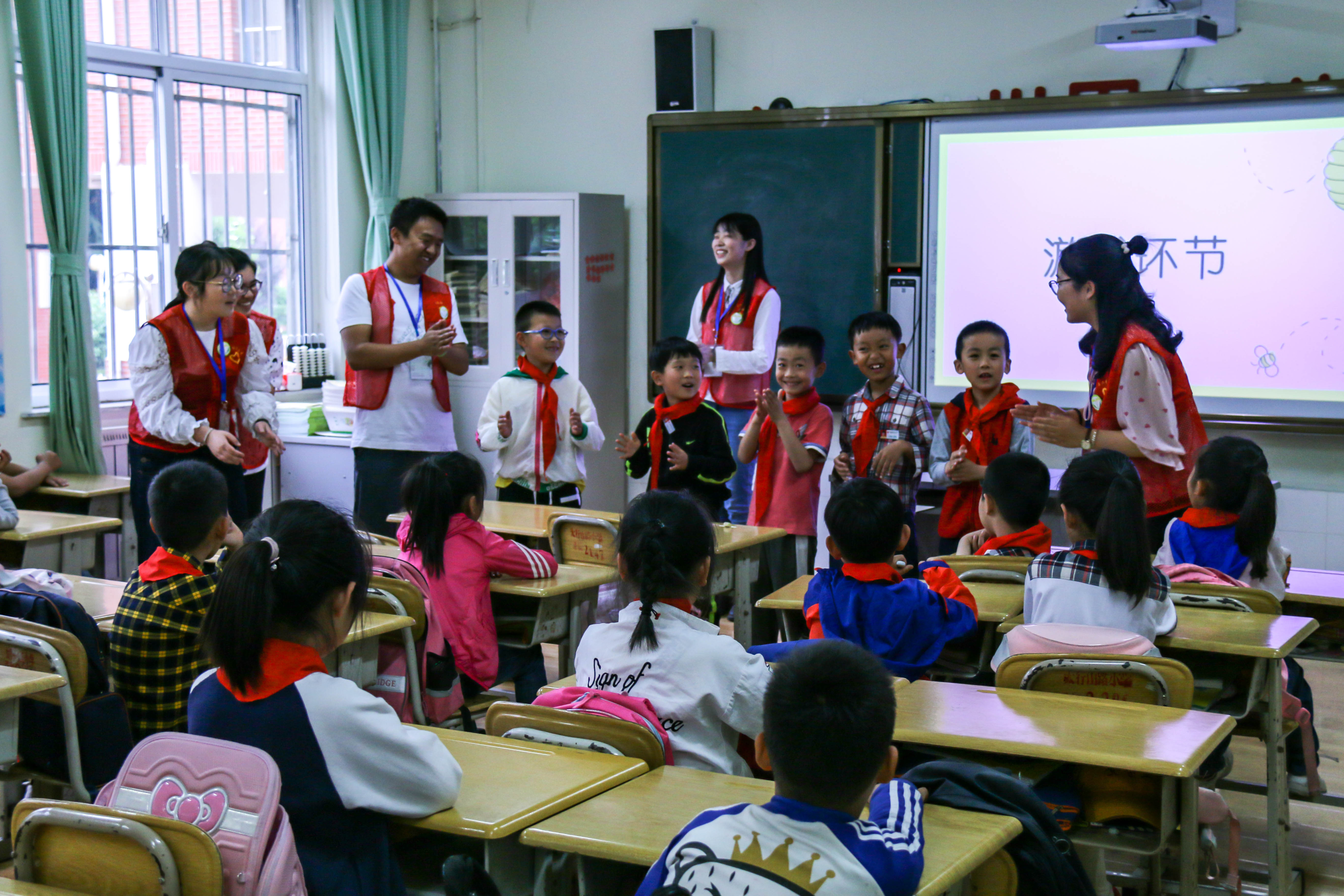 我院大学生志愿者向阳科普小课堂走进太行山路小学