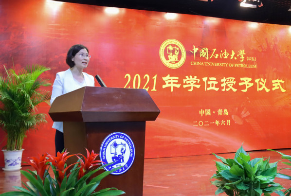 学院党委副书记赵晓珂主持2021年学位授予仪式 学院党委副书记赵晓珂主持2021年学位授予仪式
