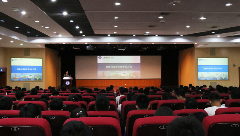 船舶与海洋工程系主任娄敏教授介绍船舶与海洋工程专业 张靖宇摄 船舶与海洋工程系主任娄敏教授介绍船舶与海洋工程专业 张靖宇摄