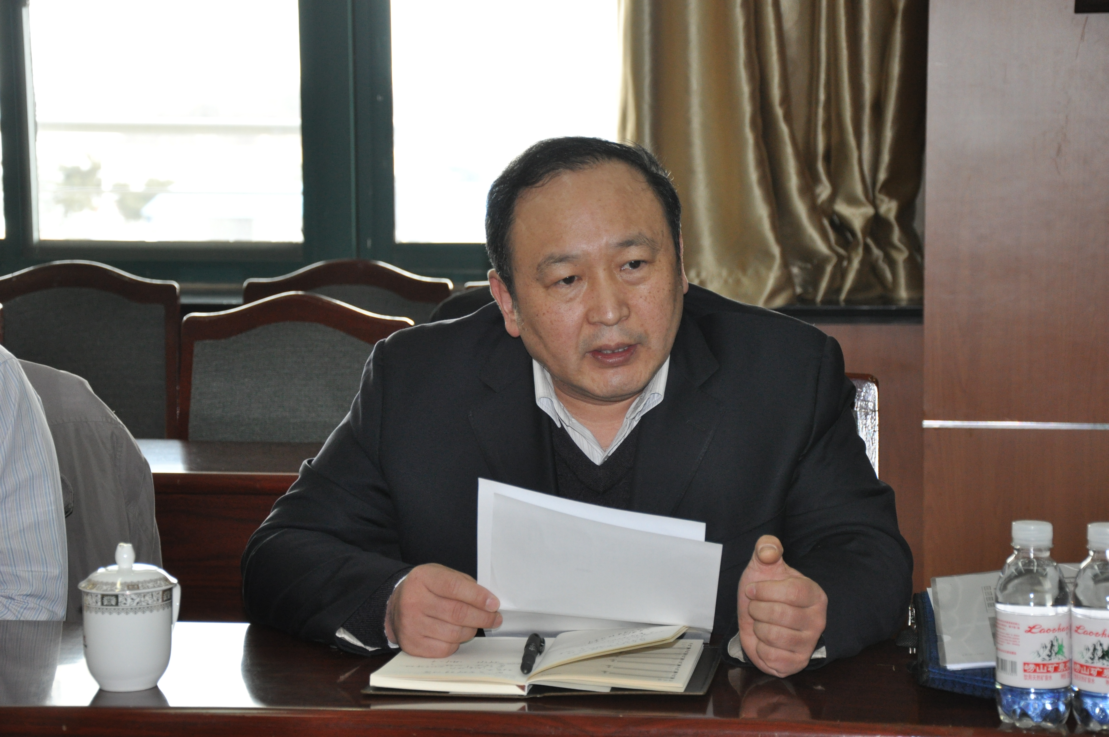 副校长李兆敏主持会议