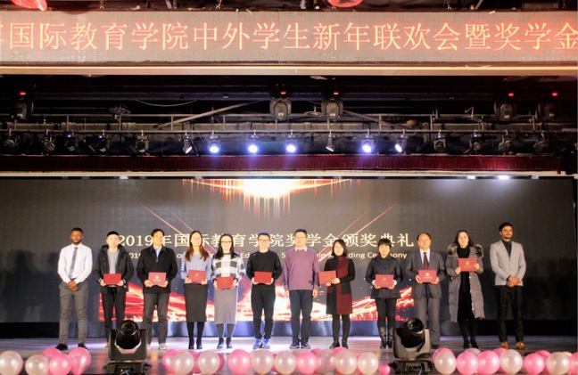 1545871823404164.jpg 颁奖典礼1.jpg