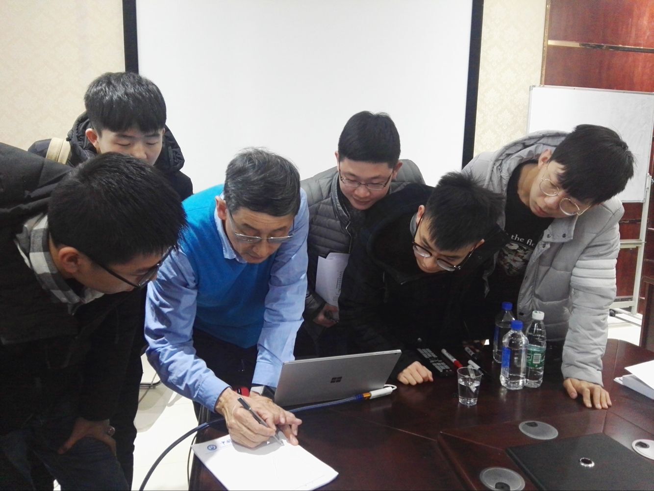 1546142861217999.jpg 吴玉树-国际班授课02-摄影 张玉哲.jpg